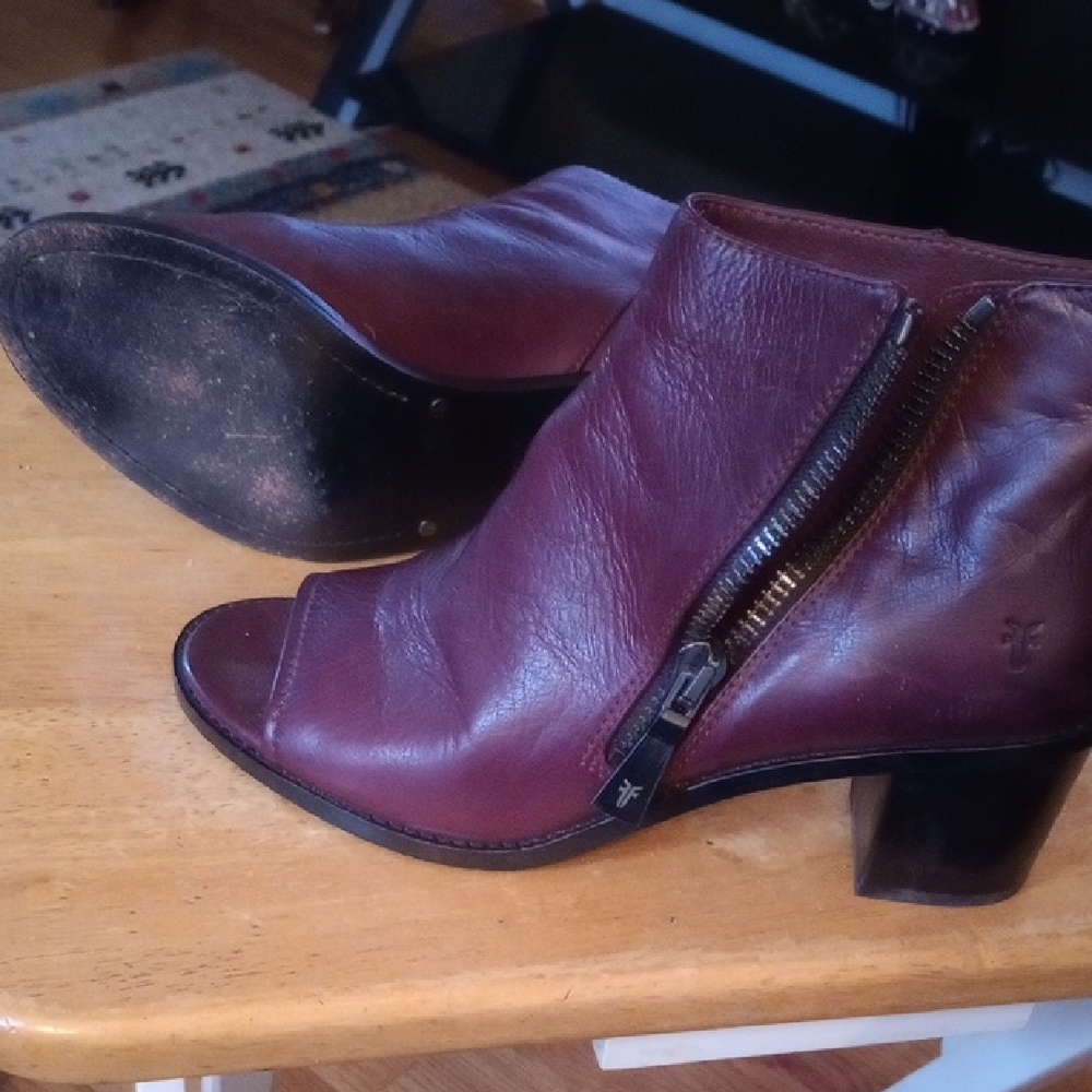 Frye Chic Women's Burgundy Leather Ankle Booties